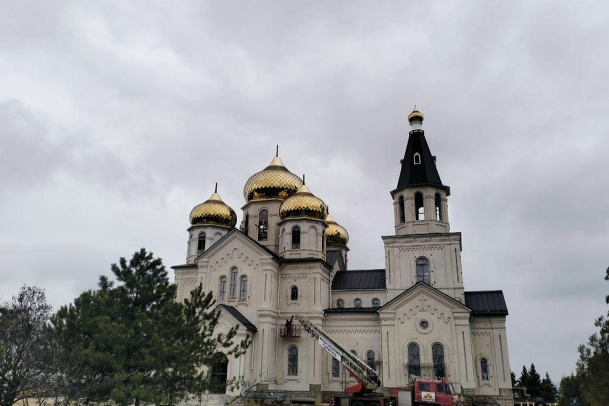 Разрушенный Киевом собор в Мариуполе полностью восстановили