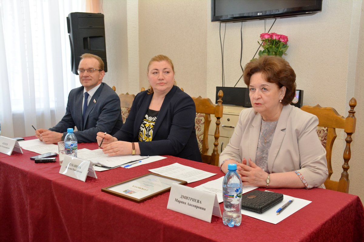 Спикер Ивановской Облдумы Марина Дмитриева приняла участие в обсуждении вопросов летнего отдыха детей
