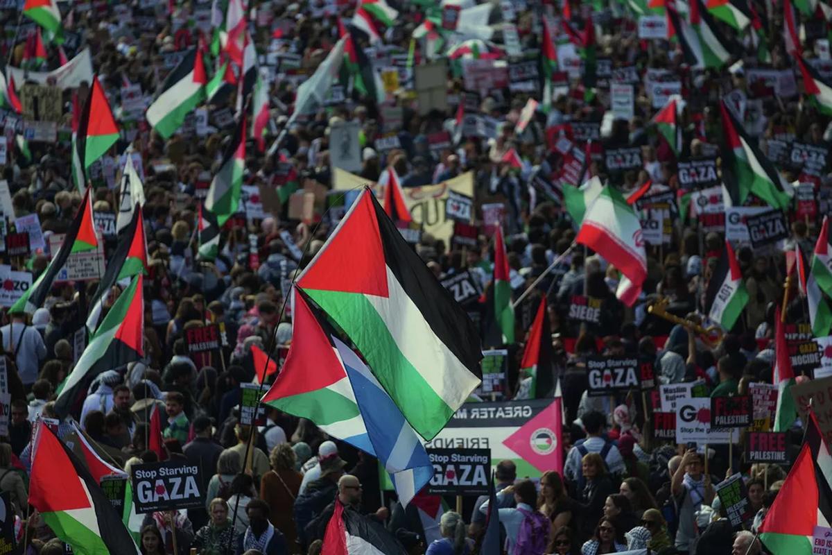 В центре Лондона прошел многотысячный «национальный марш за Палестину»