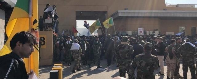В Багдаде протестующие иракцы штурмуют посольство США