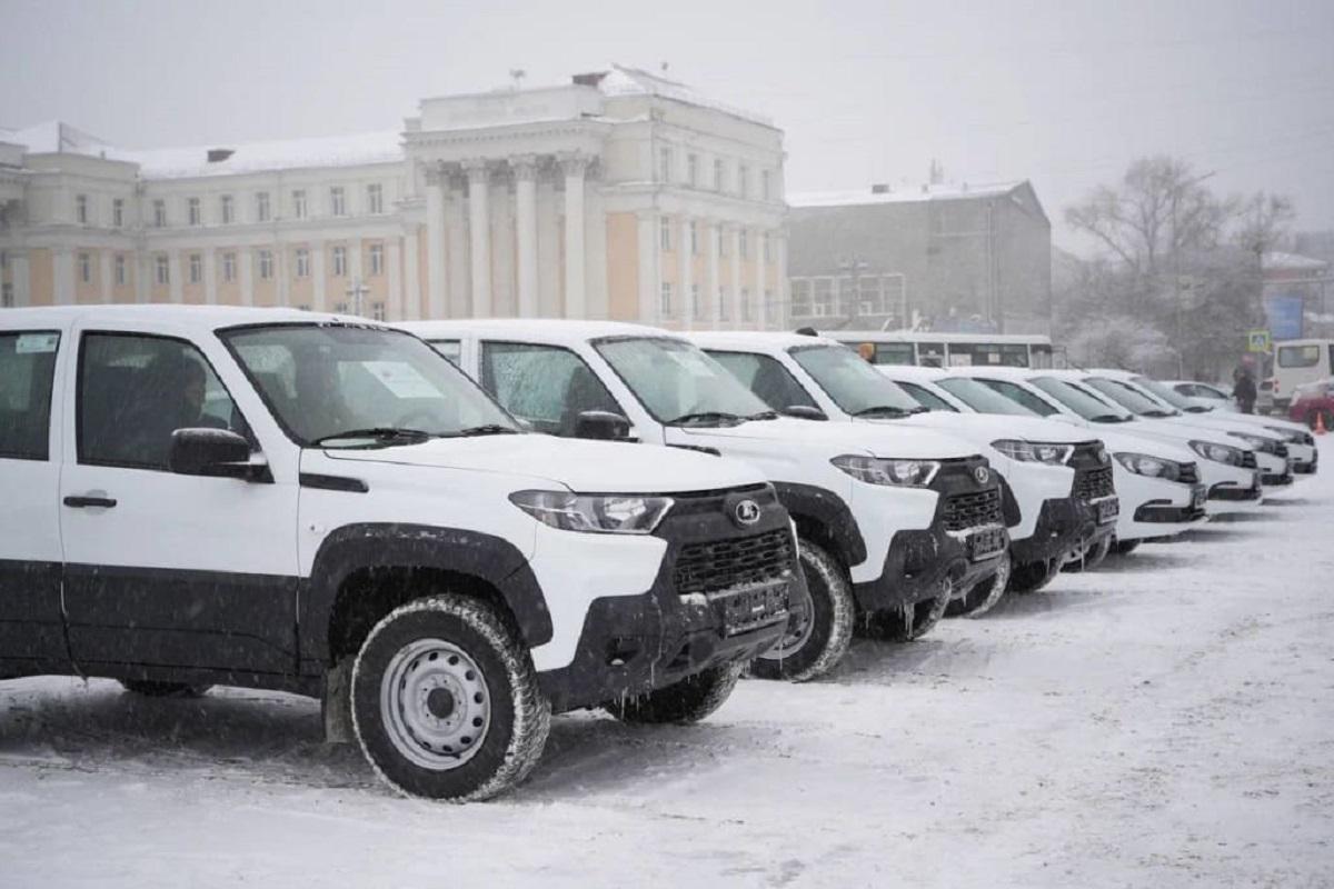 Муниципальным поликлиникам Приангарья вручили санитарные машины в рамках модернизации первичного звена здравоохранения