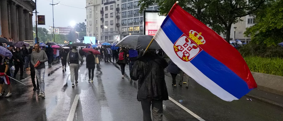 В Белграде несогласные с результатом выборов перекрыли улицу у Избиркома
