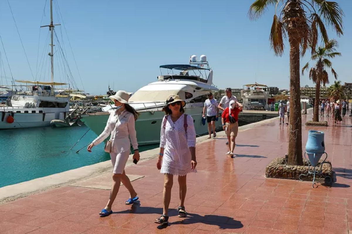 Туристов предупредили о введенном в Египте налоге на телефон