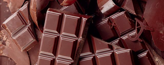 Россиянам назвали способы определения настоящего шоколада