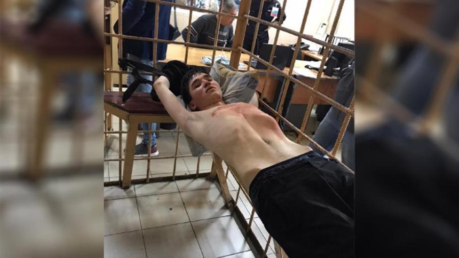 В интернете появилось видео допроса 19-летнего «казанского стрелка»