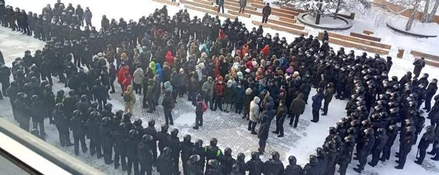 На несогласованном митинге во Владивостоке задержаны 86 человек