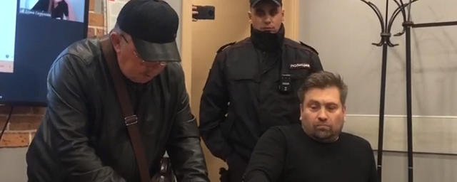 В Петербурге повестки вручены двум оппозиционным мундепам МО «Владимирский»