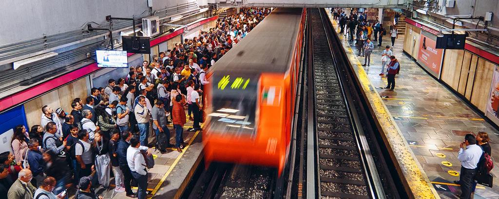 В метро Мехико феминистки устроили беспорядки, требуя вывода Нацгвардии