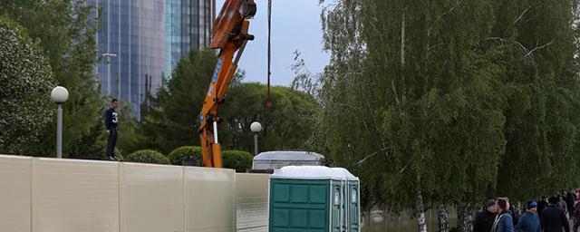 Забор на месте строительства храма в Екатеринбурге демонтируют
