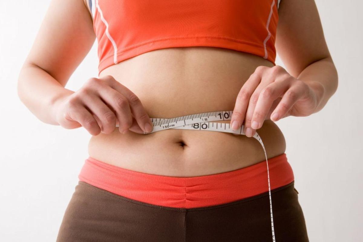 Диетологи сообщили, какой рацион позволяет не набирать лишний вес в менопаузу