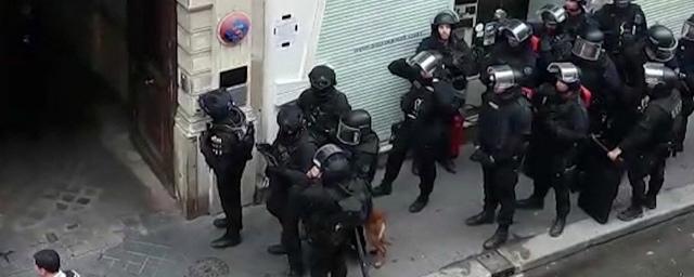 Заложников в центре Парижа освободили после штурма здания