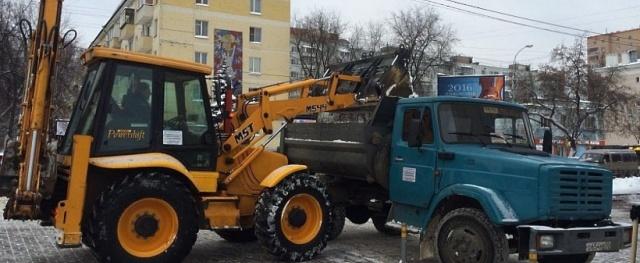 На улицы Москвы вывели коммунальную технику для уборки снега