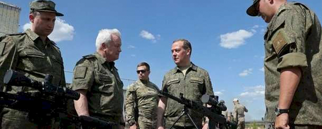 Дмитрий Медведев ознакомился с подготовкой артиллеристов в военном гарнизоне Оренбуржья