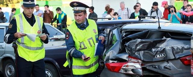 В Петербурге на проспекте Луначарского маршрутка попала в ДТП