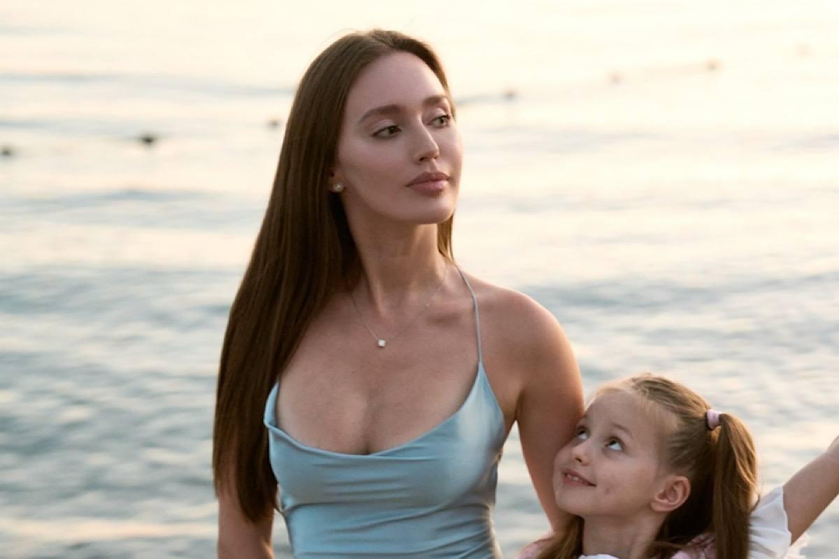 Анастасия Костенко ответила на нападки хейтеров и показала строящийся дом