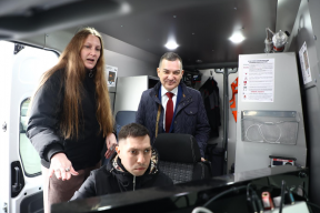 Мэр Новосибирска Максим Кудрявцев: Свыше 600 км дорог город проверит за сезон с помощью собственной передвижной лаборатории
