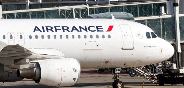 В Турине самолет Air France прервал взлет из-за возгорания двигателя