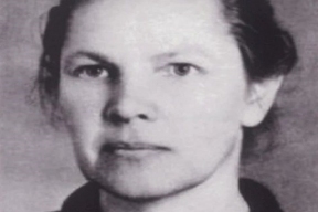 Председатель Тюменской гордумы Светлана Иванова почтила память героя-медика Анны Бачериковой