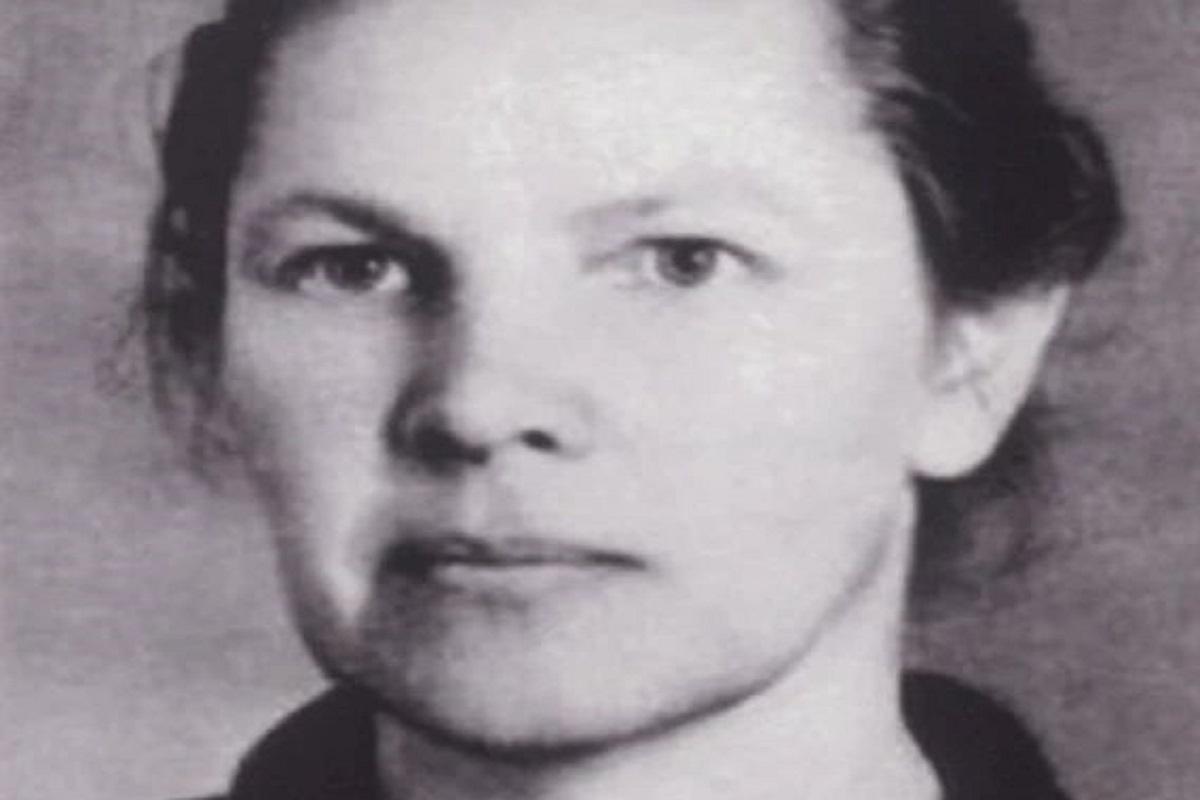 Председатель Тюменской гордумы Светлана Иванова почтила память героя-медика Анны Бачериковой