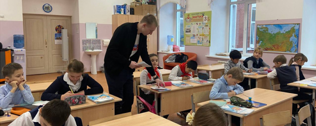 Молодогвардейцы вместе с раменскими школьниками написали письма солдатам