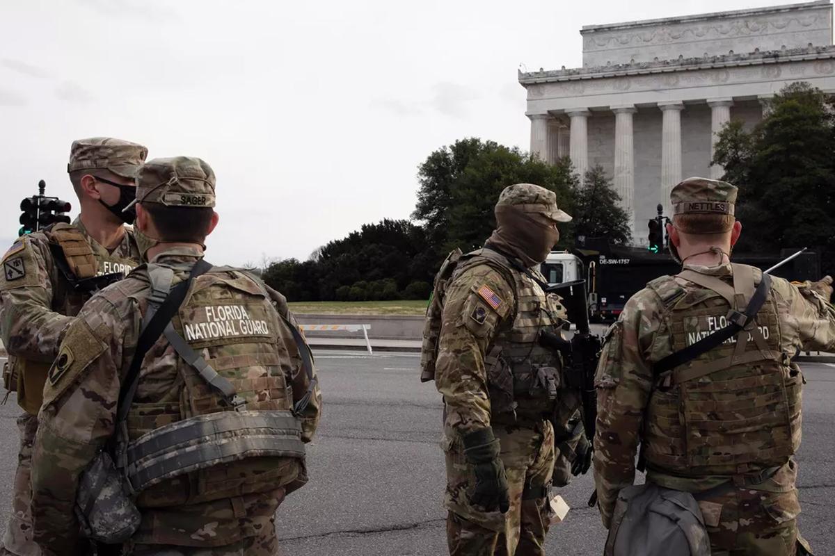 В столицу США по приказу Трампа прибыли 800 нацгвардейцев для усиления полиции