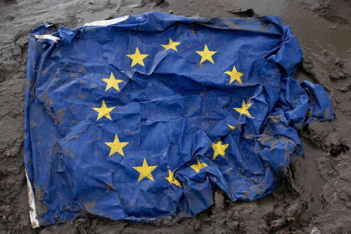Вопрос не идеологии, а выживания: почему ЕС все больше превращается в зону «временных компромиссов»?