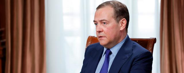 Медведев заявил, что поставки оружия на Украину приближают ядерный апокалипсис — Видео