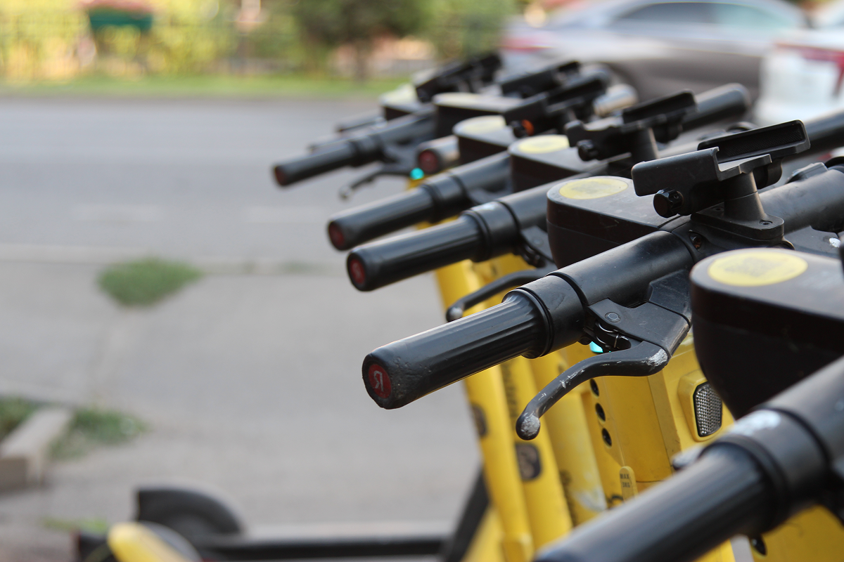 На Ставрополье ограничат скорость электросамокатов и установят искусственные неровности