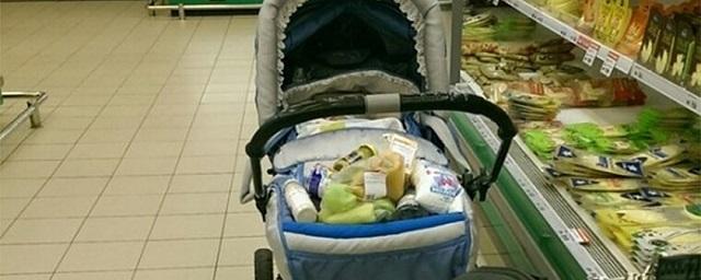 Жительница Иванова пыталась провезти ворованные продукты в детской коляске
