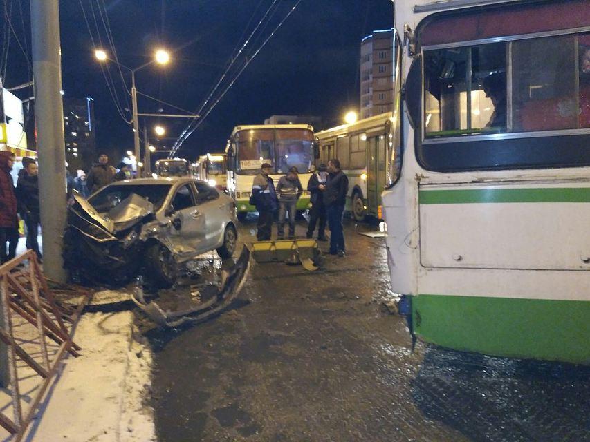 В Ярославле автобус врезался в толпу людей‍