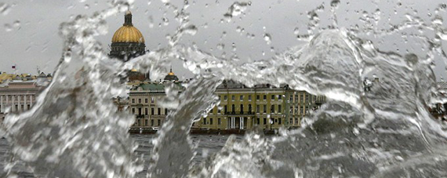 В выходные Петербург накроет штормом