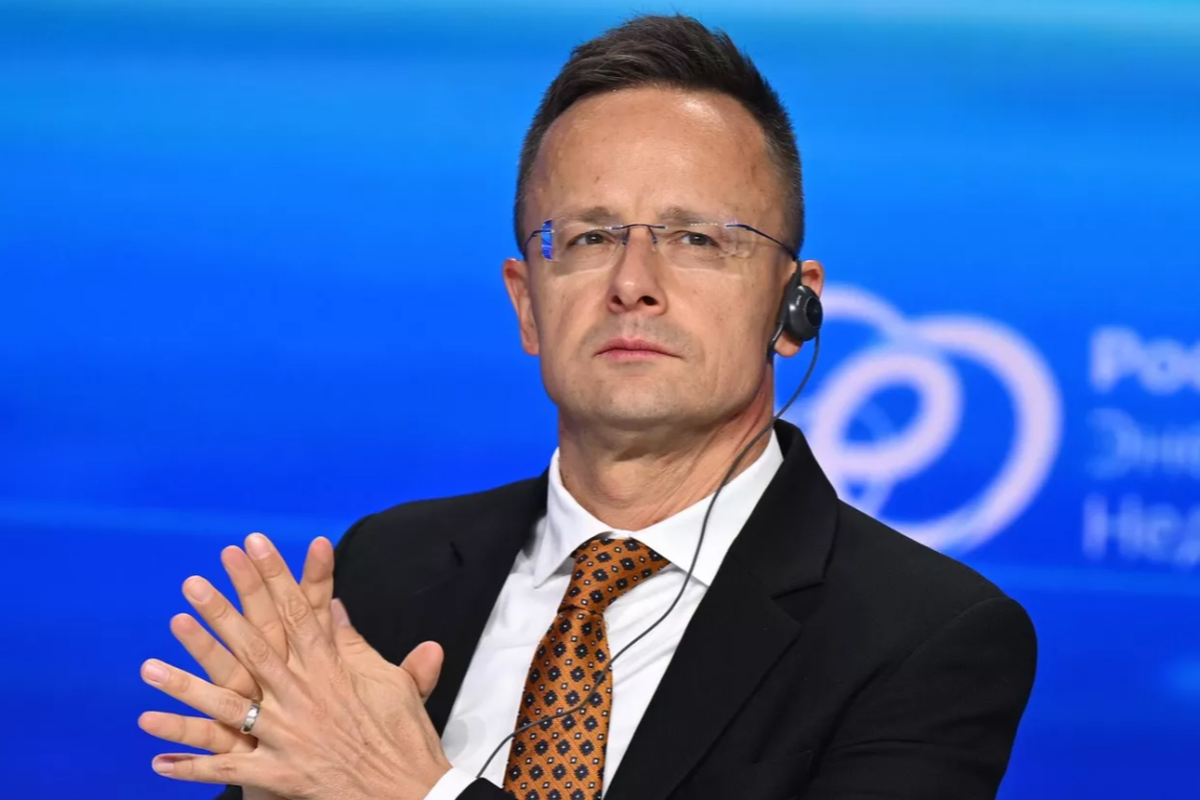 Глава венгерского МИД предупредил о появлении фейковых заявлений перед саммитом РФ-США в Будапеште