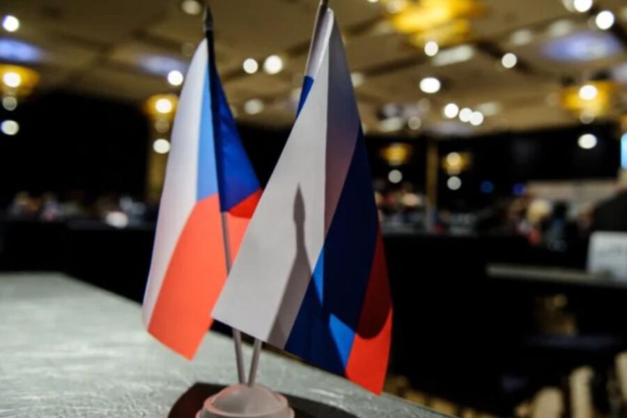 Политолог Топорнин: новое правительство Чехии откажется от безусловной помощи Киеву