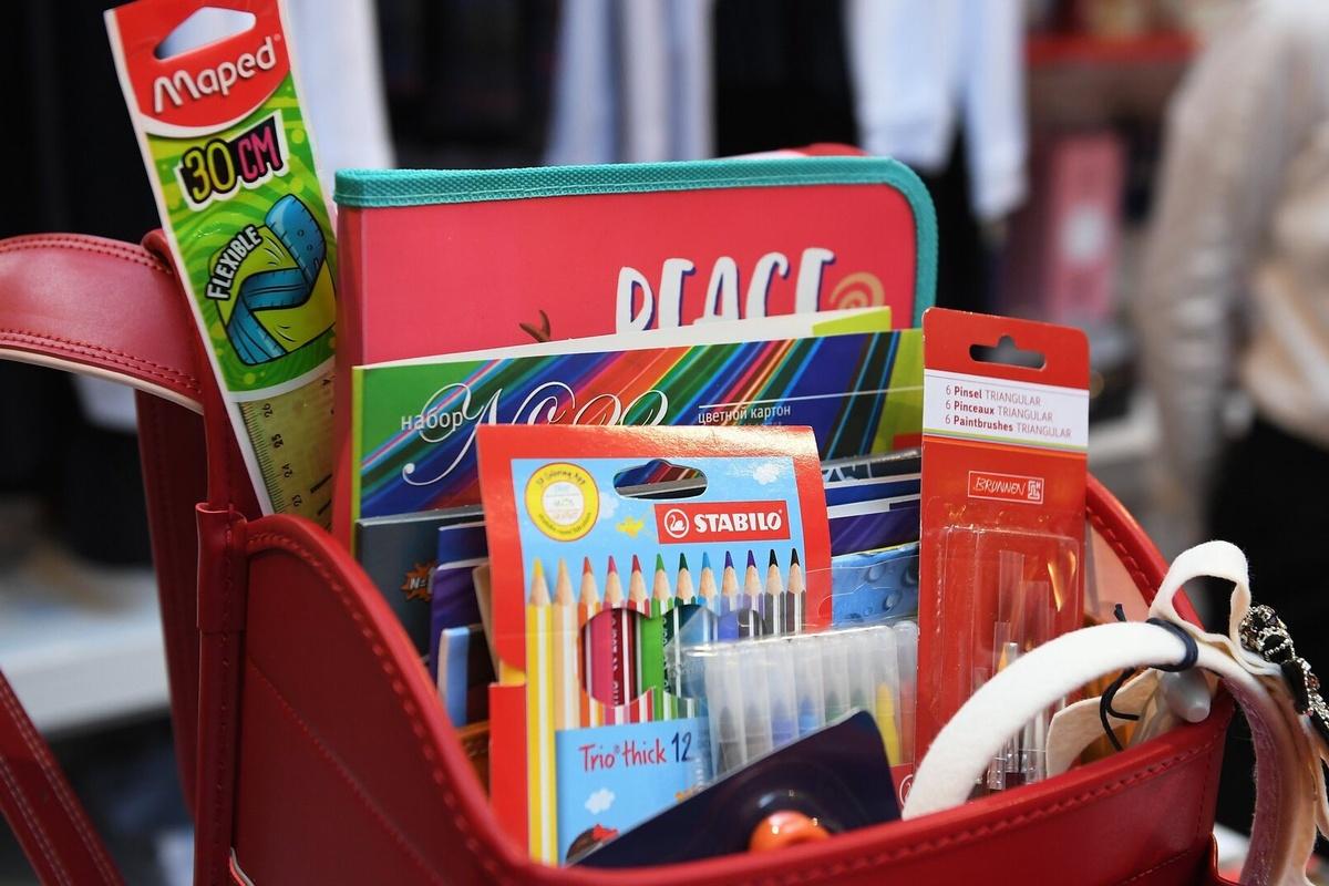 В Тюменской области Роспотребнадзор начал принимать звонки с жалобами на школьные товары