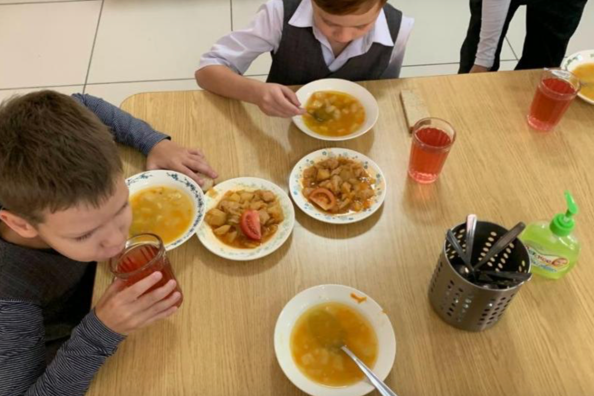 Новосибирские школы похвастались столовыми где кормят просто на зависть