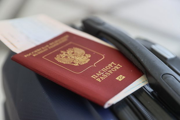 Пограничники сняли россиянку (страна-террорист) с рейса в Турцию из-за неправильной буквы в паспорте