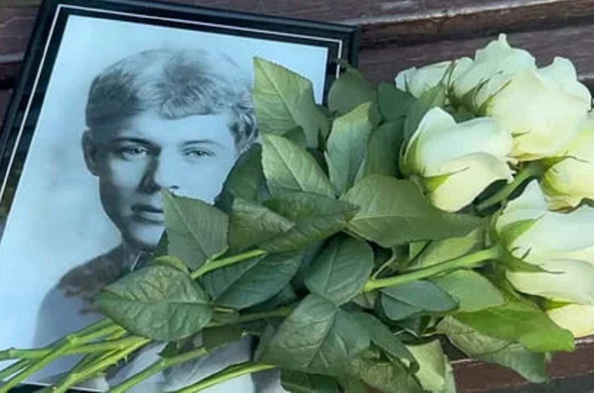 Стихи, написанные кровью, и могила, залитая бетоном. Почему загадка гибели великого поэта Сергея Есенина до сих пор не разгадана?