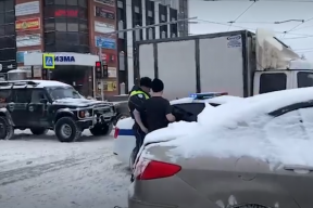 Туляк, врезавшийся в сугроб, пил коньяк