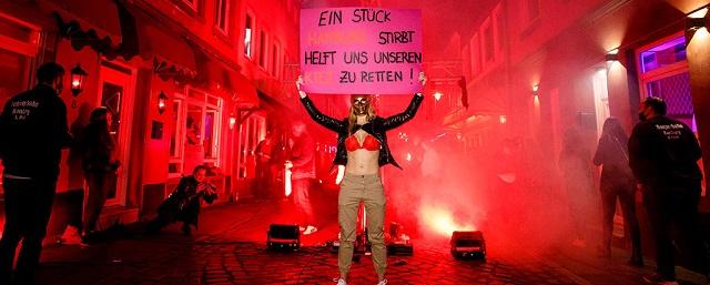 Путаны в Германии захотели возобновить работу и вышли протестовать