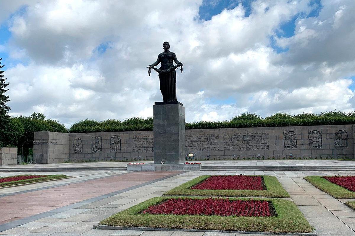 Председатель Думы Астраханской области Игорь Мартынов: Память о блокадном Ленинграде учит нас сплоченности перед лицом испытаний и ответственности за судьбу Родины