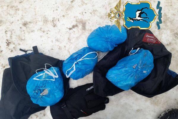 В Самаре задержали мужчину с 3 кг мефедрона в рюкзаке