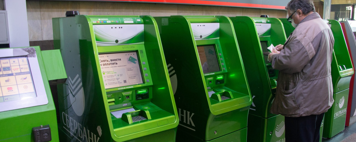 Клиенты «Сбера» могут пополнять счет через банкомат без карты