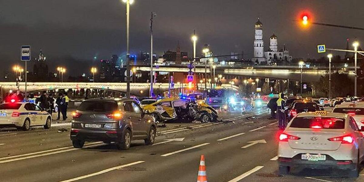 Стало известно о жертвах в ДТП на Москворецкой набережной