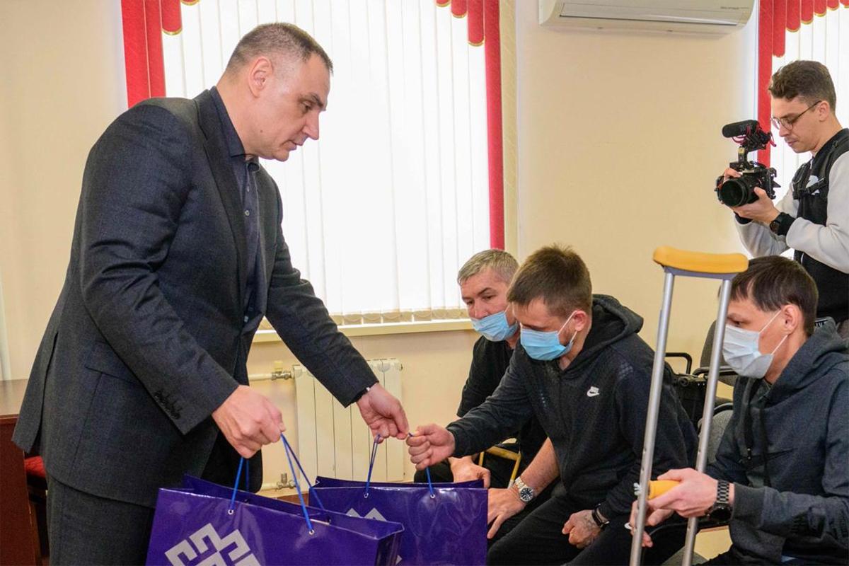 Глава Марий Эл навестил бойцов СВО в госпитале