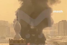 Обломки иранского беспилотника рухнули на ТЦ в Шардже