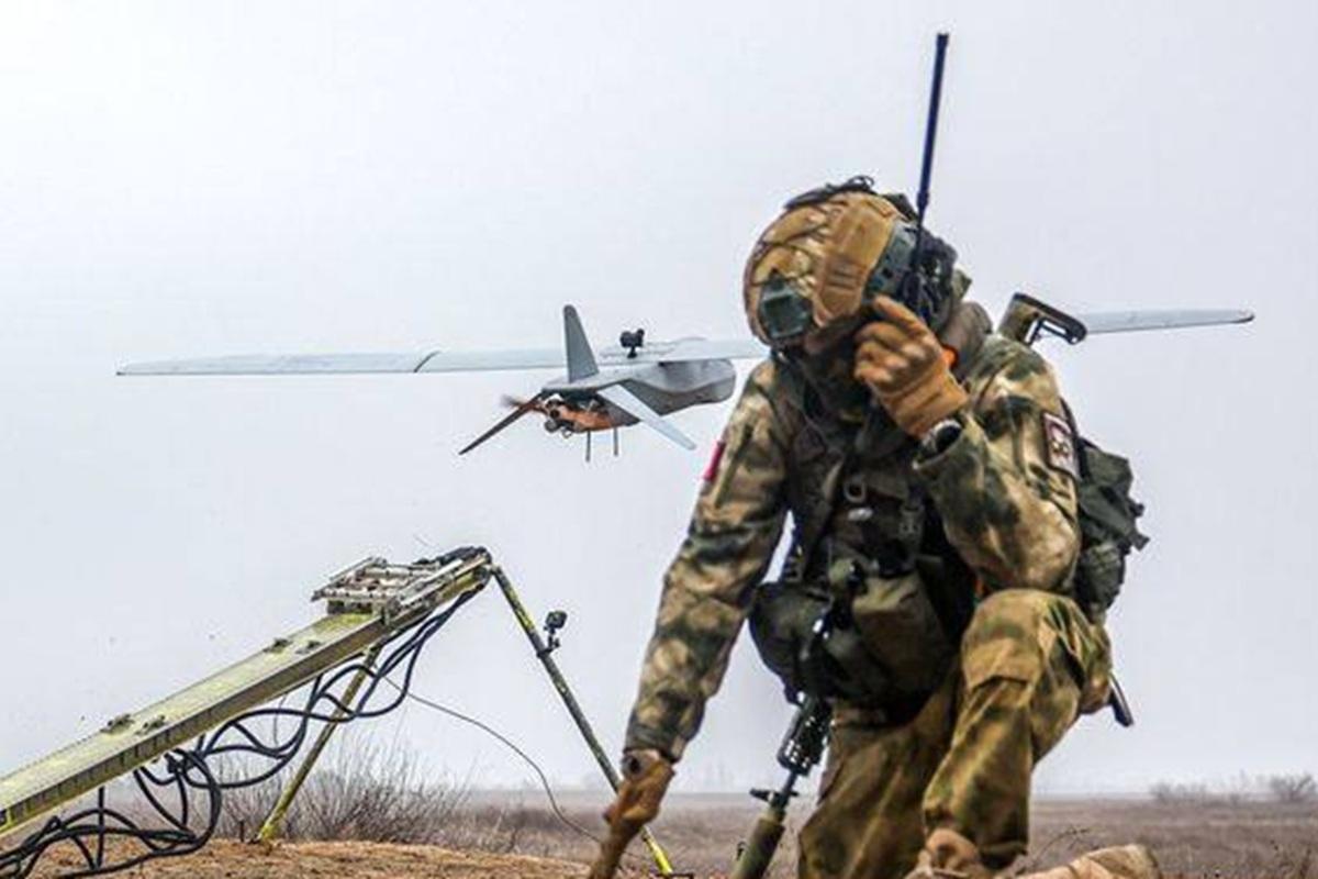 Новогодние наборы с неба: дроны доставили подарки бойцам на передовой