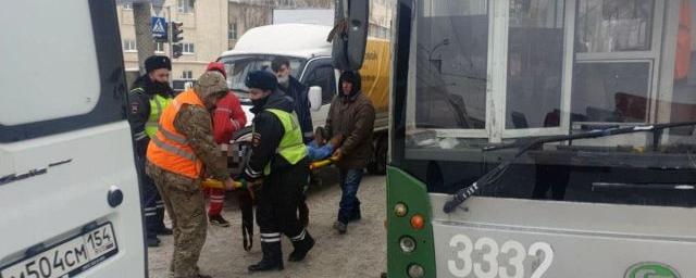 В Новосибирске в ДТП с участием «ГАЗели» пострадал пассажир троллейбуса №5