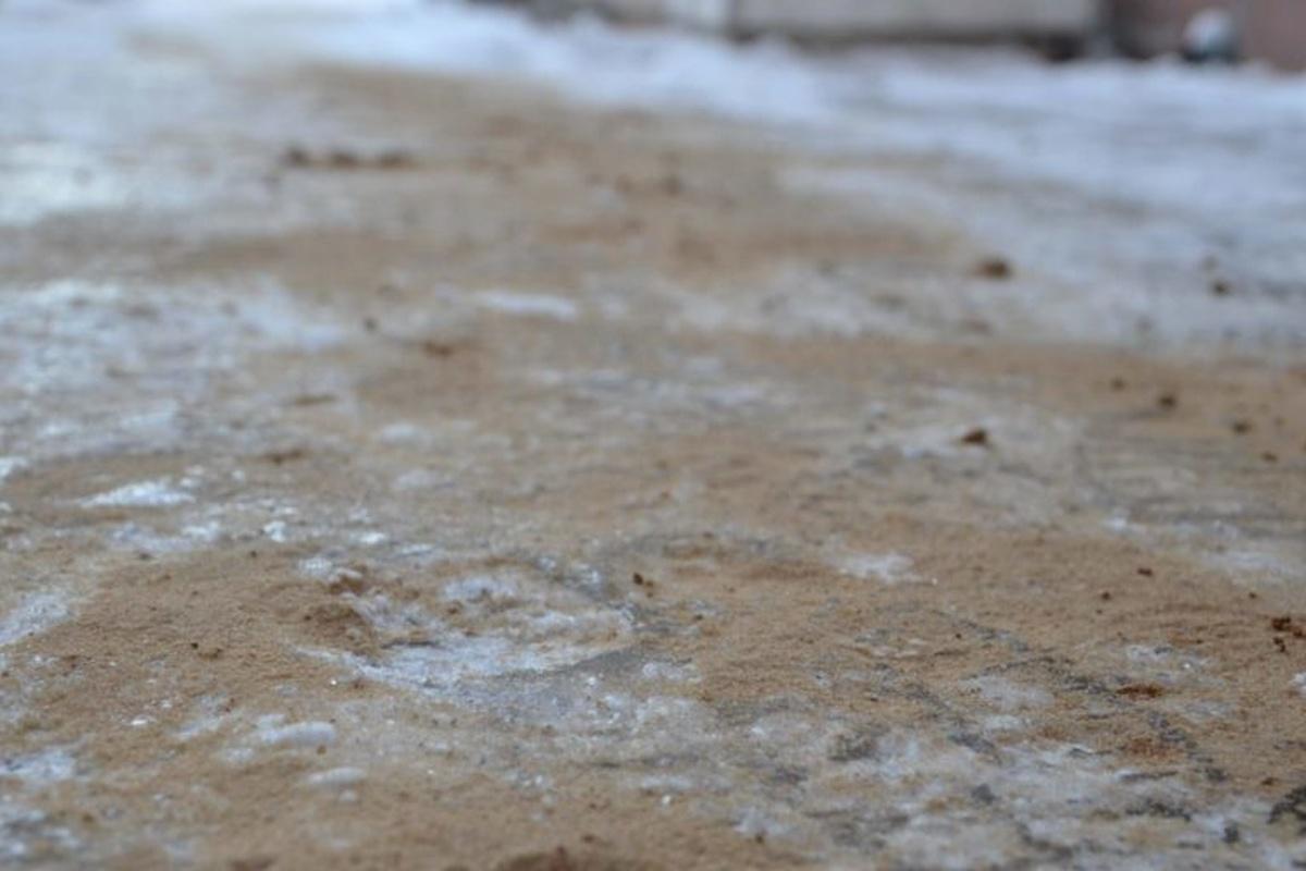 В Орловской области перед холодами уже закупили соль и песок