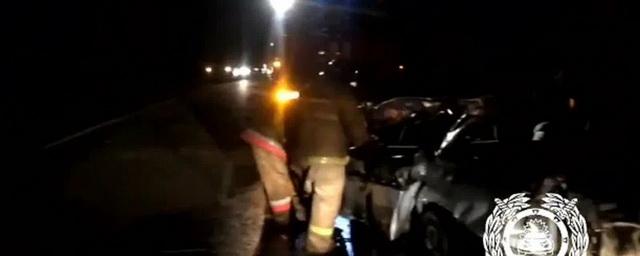 В Башкирии при столкновении грузовика и внедорожника погибли два человека