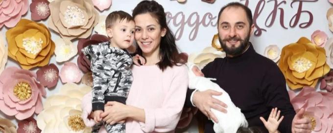 38-летний Демис Карибидис стал отцом в четвертый раз — Видео
